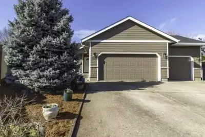 Image de Beautiful Farm Style House