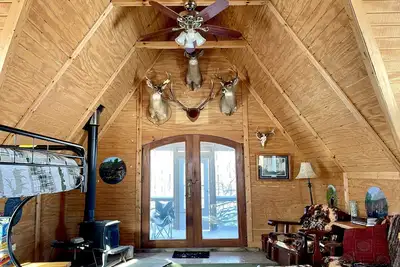Image de Off grid solar a-frame cabin Northwoods Farm Stay Hundreds of Acres to Explore