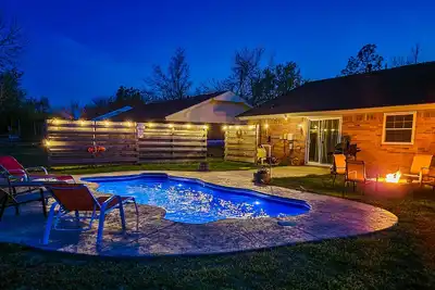 Image de Sooner Oasis-Pool, Hot Tub, Arcade, 3 miles to Ou!