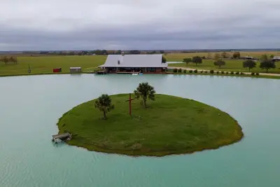 Image de ⍣Ranch ⍣Incredible 70-Acres Estates Restoration Ranch retreat lake sleep 40-52 ⍣