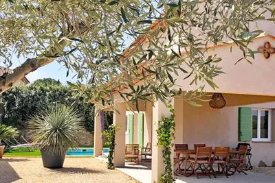 Image de Belle villa meublée avec très bon goût et d'une petite piscine privée