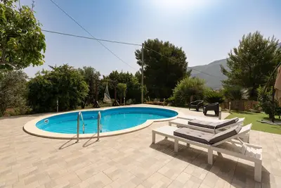 Villa 'La Pergola' avec vue sur mer, piscine et climatisation
