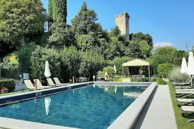 Image de Appartement 'Antica Torre Dante' avec piscine partagée, Wi-Fi et climatisation