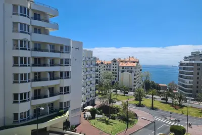 Image de Appartement \"Seaside Escape\", avec vue mer, balcons et Wi-Fi.
