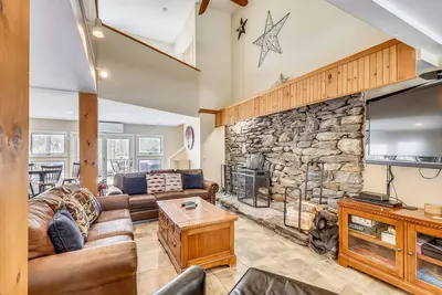 Image de Top Star Fabulous 7-bedroom house in the heart of Killington with Ac and a private hot tub. The Killington golf course and Green Mountain National Golf Course are just a few minutes from this location.