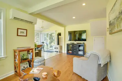 Image de Family-Friendly Cottage, Walk to the Beach!