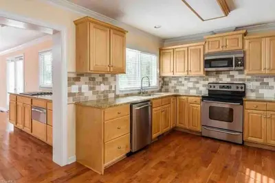 Image de 6br Greensboro home with Pool. 3 miles from I-85