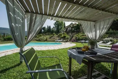 Image de Elegant And Refined Villa With A Beautiful Blue Pool
