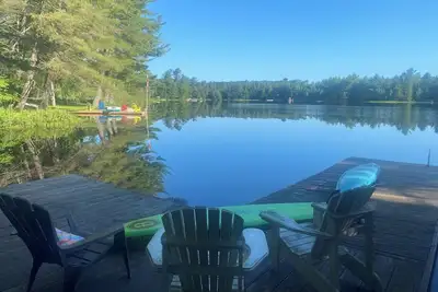 Image de Palette Lake Lodge - Secluded Waterfront Retreat with a Modern Finish