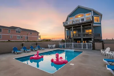 Image de Blue Wave - Kdh Mp 7. 5, Oceanfront, Heated Pool, Hot Tub, Pool Table, Pets Ok, Flex Stays