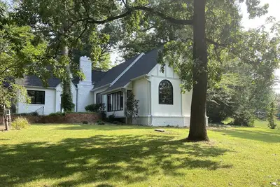 Image de Private English Tudor on Signal Mnt. Close to hiking, shops, Tn River & Chatt!