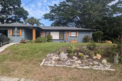Expansive Lakeview, gorgeous outdoor space