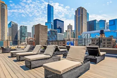 Image de Family & Friends Escape! 4 Spacious Units, Near Magnificent Mile Shopping