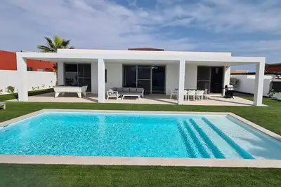 New Luxury modern Villa LiLa heated pool