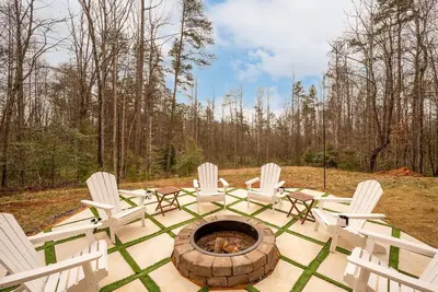 Image de 10-Acre, Dog-Friendly House Near Mtns & Wineries, Sleeps 8