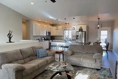 Image de Peaceful Escape Monthly Rental in quiet neighborhood