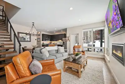 Image de Ski-In/Ski-Out, 3bd/3ba, 2 Story w/Garage, by Pool