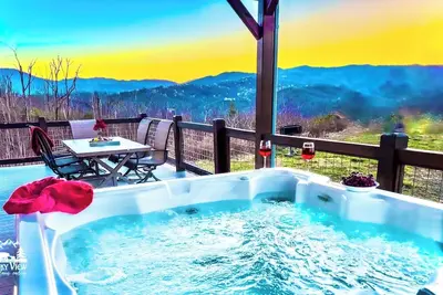 Image de Nouvelle \"Cabine Smoky View\" isolée, idéalement entre Gatlinburg et Pigeon Forge