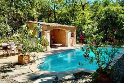 Image de Maison provençale à Lourmarin, village classé, jardin  grande piscine chauffée