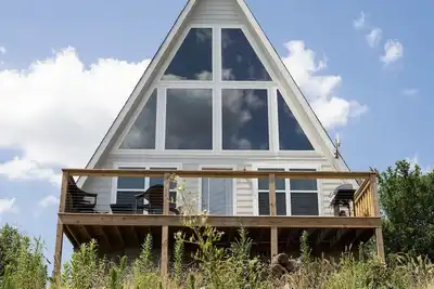 Image de Cedar Falls Modern A-frame on Petit Jean Mountain