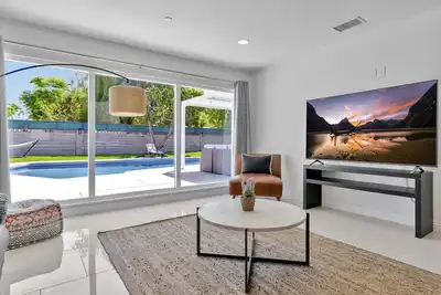 Image de New Cheerful Stylish Villa - Pool, Spa, Mini Golf, Fire pit, Walk to Disneyland