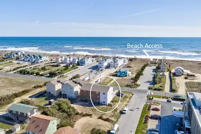 Image de End-unit townhome across the road from beach with two decks, WiFi, Ac, & W\/D