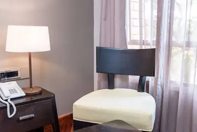 Image de Maaya - Serene 2-Br Apt w/ pool, gym, city view, WiFi