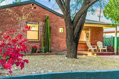 Image de Clean Modern Centrally Located Home - 5 mins to UofA & Downtown