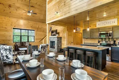 Image de Treetop Luxury Close to it All! Fun for All Ages. Dog Friendly - Timber Ridge