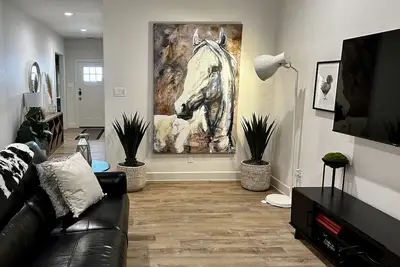 Image de Luxurious King Bed + Hot Tub + Garage - Dreamhouse Abilene Sleeps 10! By G4ther