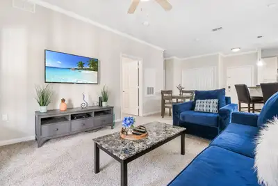 Image de ⭐️ Cozy 2bd/2ba⭐️Pool🏊🏻‍♂️Gym🏋🏻‍♀️Work Space⭐️SmartTV