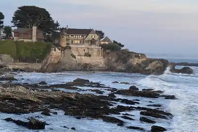 Romantic Beach Oasis - 2 mins from the ocean