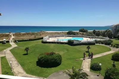 Image de Accès direct plage pour ce T2 vue mer avec piscine et parking -4goel33