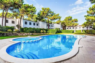 Image de Joli appartement dans une maison de vacances avec piscine, climatisation, Wifi, Tv et patio