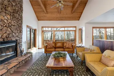 Image de 4 Br cabin mins to trails & breweries pets welcome