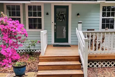 Image de Tucked away quiet cottage~5 blocks to riverfront and Cumberland Island ferry