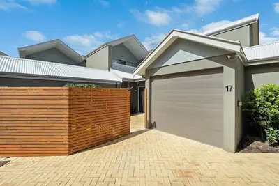 Image de Haven on Seine - Luxury Apartment 2b - Haven on Seine - 2 Bedroom Luxury Apartment overlooking the bay.