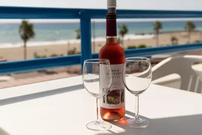 Image de Beachfront 2 bedroom A/C apartment: sea, nature, relax