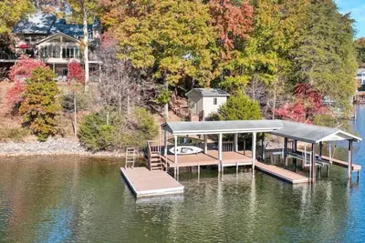 Image de Gorgeous Mountain View! Wifi - Pet Friendly - Hot Tub - 2 Kayaks - Canoe! Come Visit \"Serenity Now\"