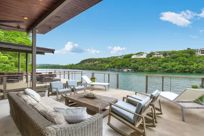 Image de Above Lakeside I Lakefront | Pickleball I Pool/Spa l Firepit I Luxe Services