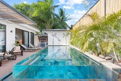 Image de Exclusive Villa Walk to the Beach with Glass Pool