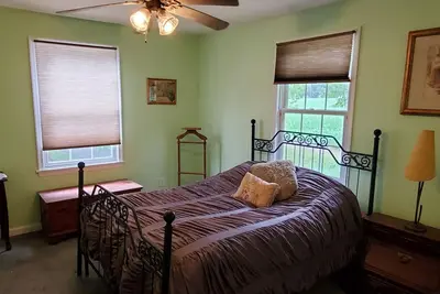 Image de 2 Bedroom close to major routes and attractions.