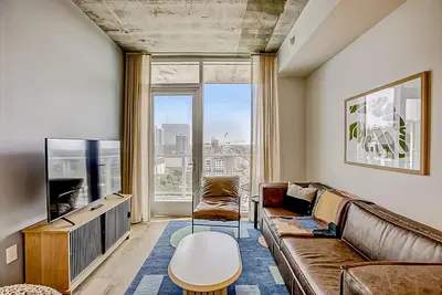 Image de Natiivo Austin condo with city-view balcony, rooftop pool & gym