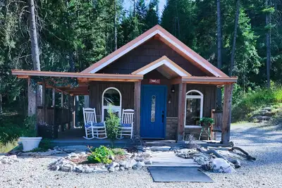 Image de 1 bedroom with sleeping loft queen.