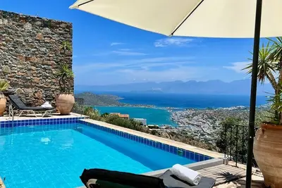 Image de Charismatic villa with pool and spectacular sea and mountain views