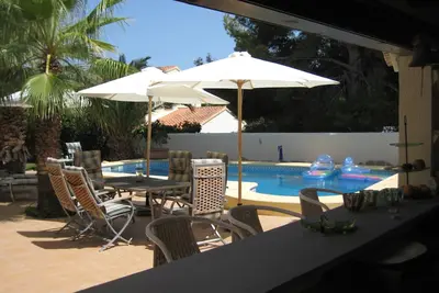 Image de Dream oasis with large heated private pool, 15 minutes' walk from the sea