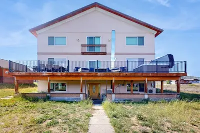 Image de Gorgeous mountain home with deck, pool table, fast WiFi & fireplace - near town
