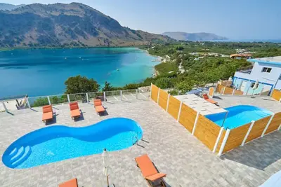 Image de Maison de vacances Kavallos pour 1 - 16 personnes avec 4 chambres à coucher - Maison jumelée