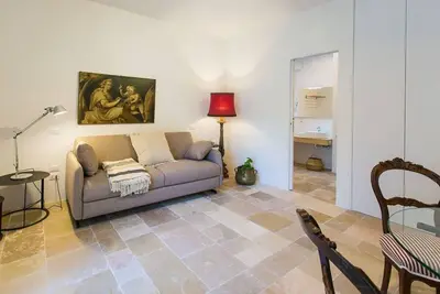 Image de The elegant resort has various houses with independent entrances from the park