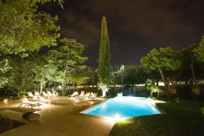 Image de The elegant resort has various houses with independent entrances from the park